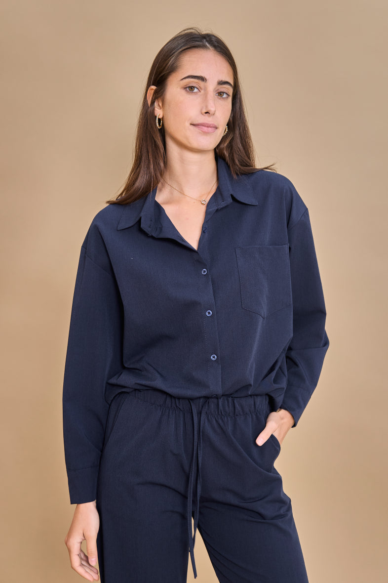 Casual mid-length fluid shirt with rounded base