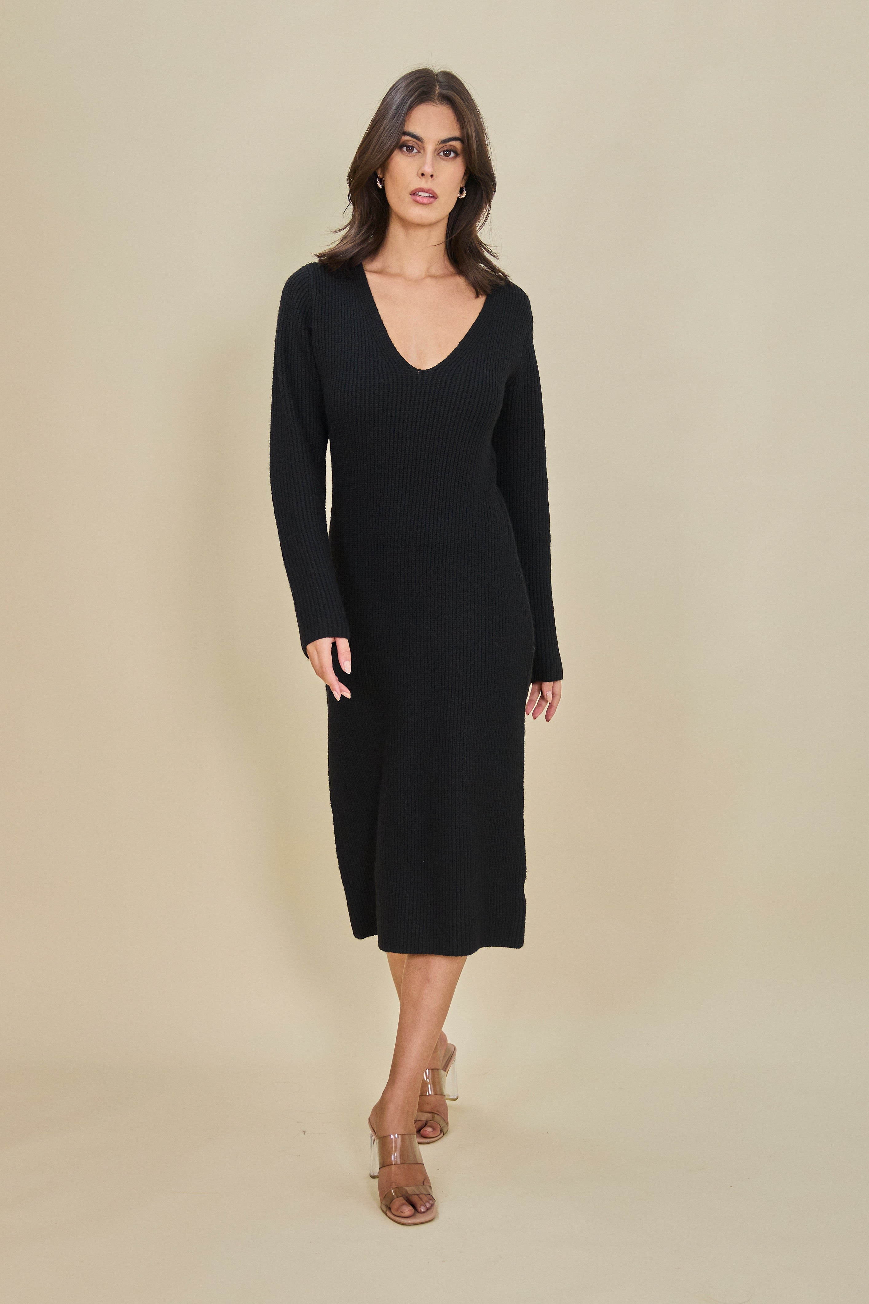 Mid-length sweater dress with long sleeves 