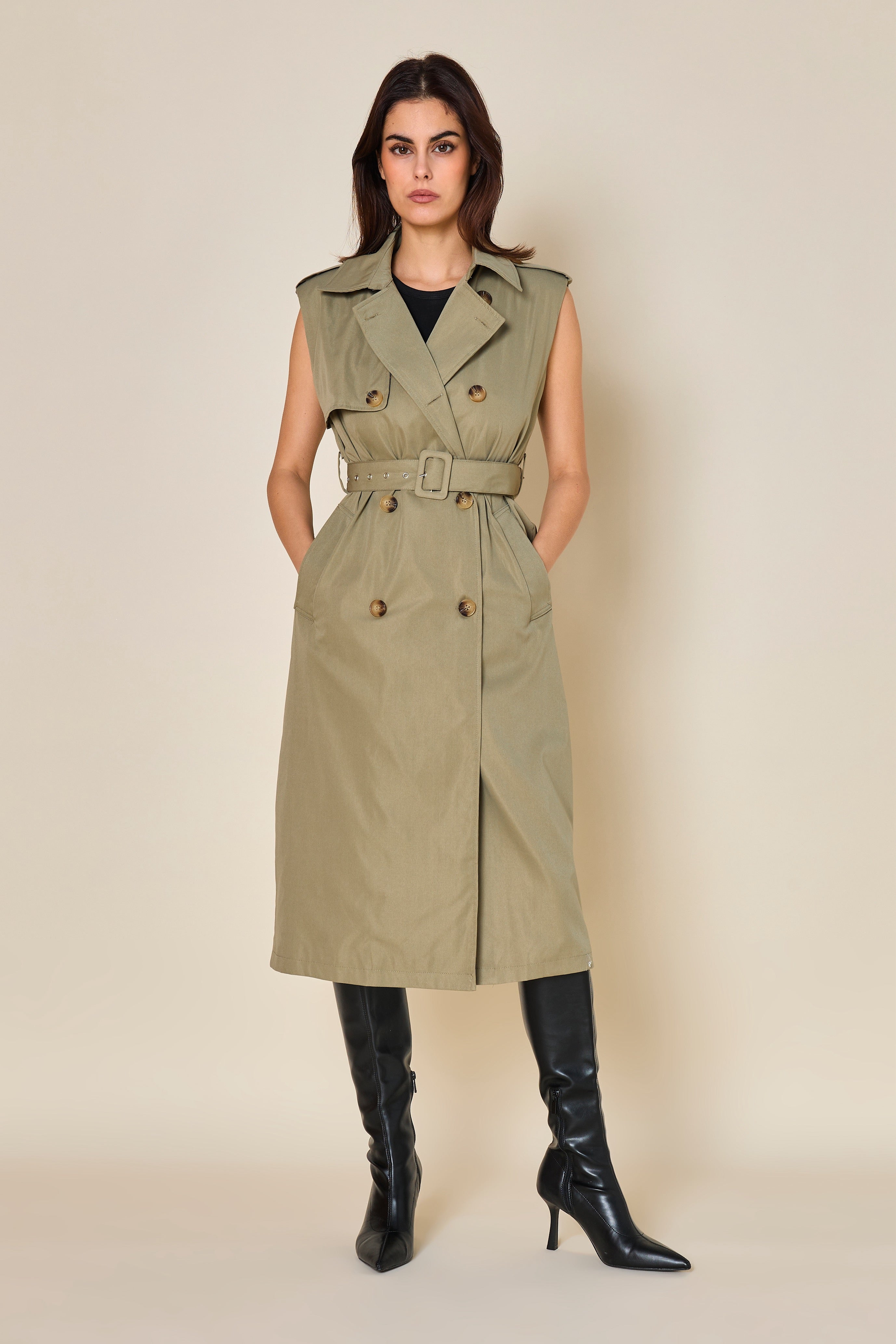 Long trench coat with lapel collar
