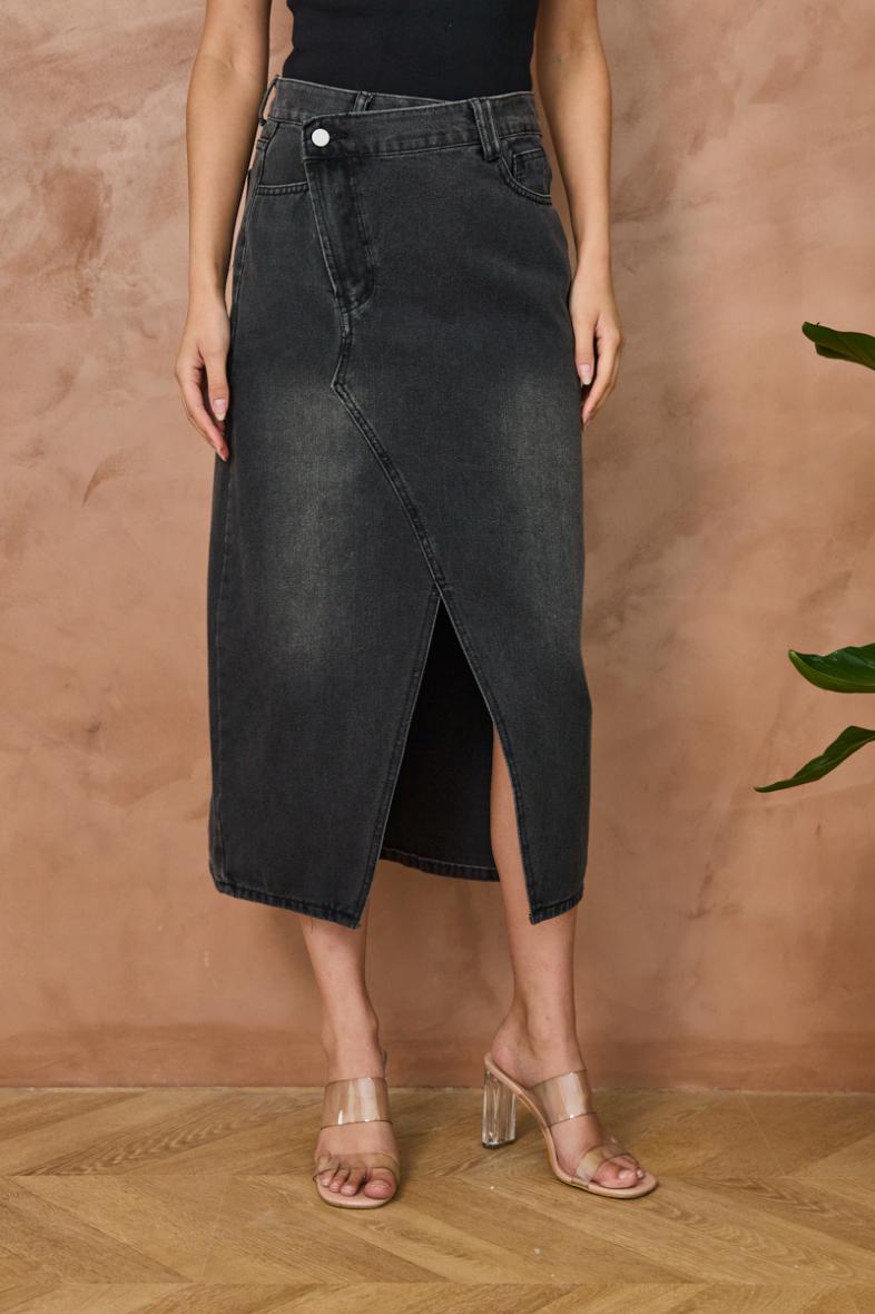 Mid-length pencil skirt in layered denim